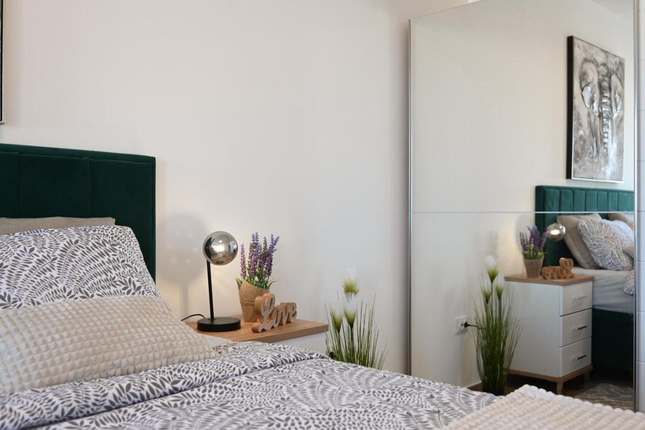 Apartman Nella With Sea Wiew Zadar Eksteriør billede